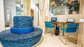 المنشأة من الداخل