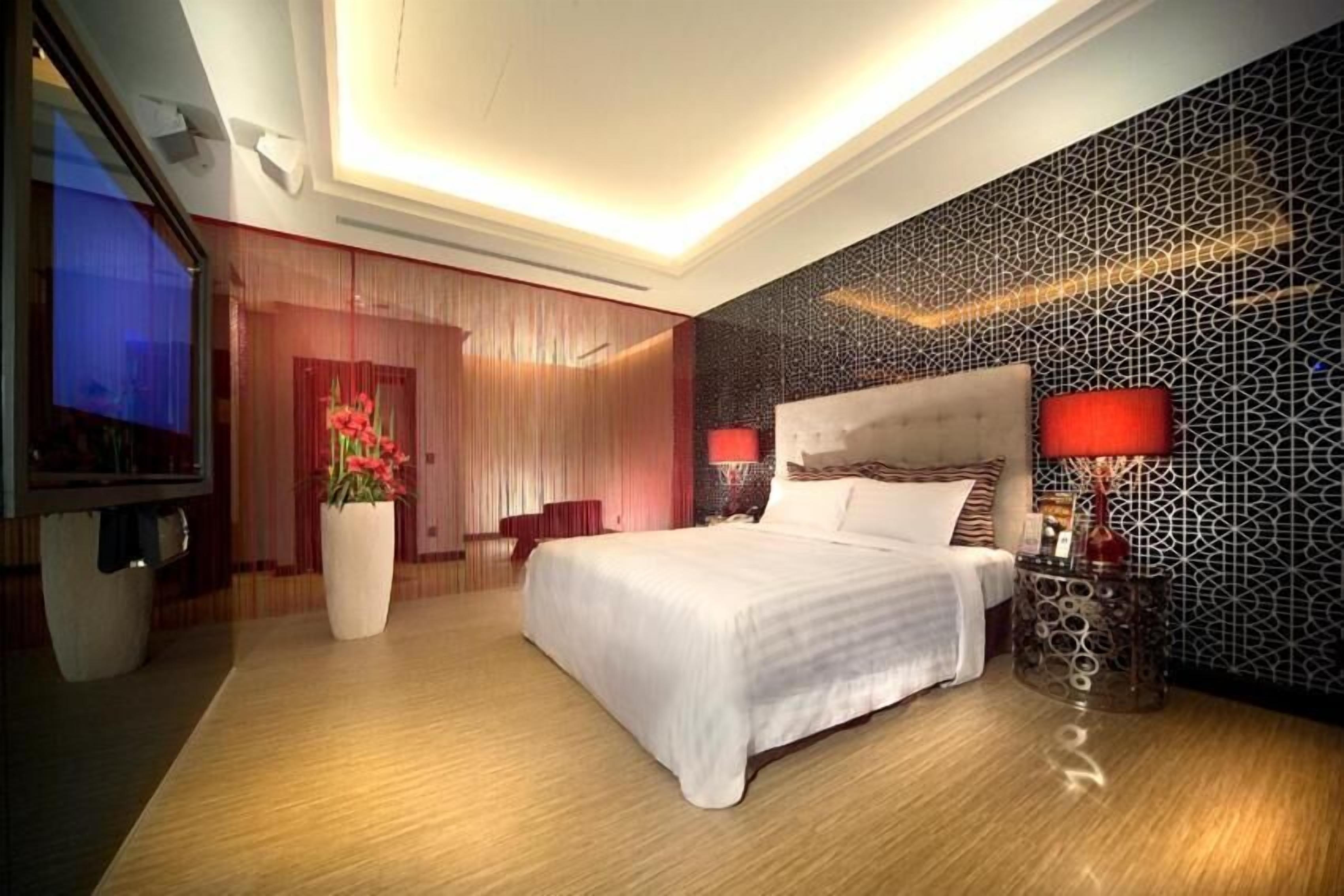 Frigobar, quartos à prova de som, Wi-Fi de cortesia, roupa de cama