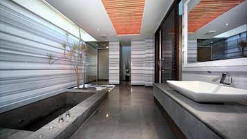 Family Villa | Bathroom | Separate bathtub and shower, deep-soaking bathtub, free toiletries