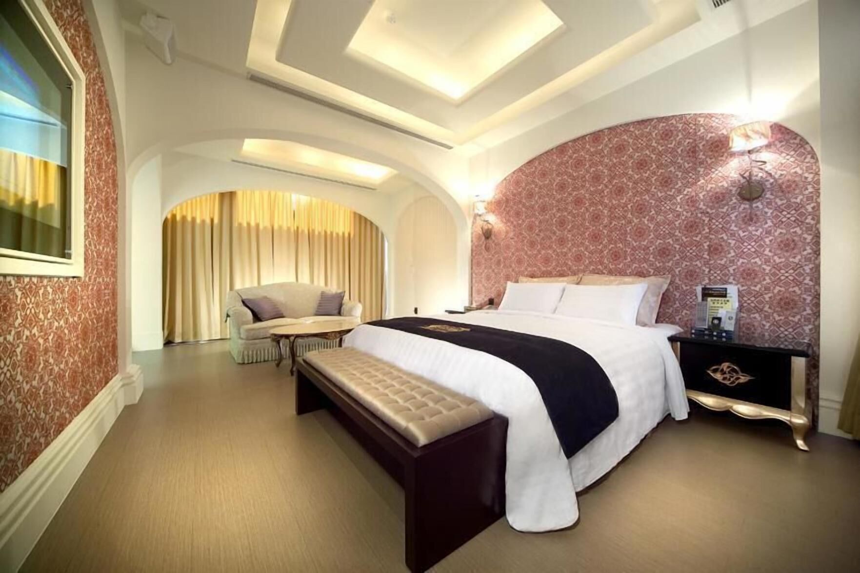 Minibar, soundproofing, free WiFi, bed sheets