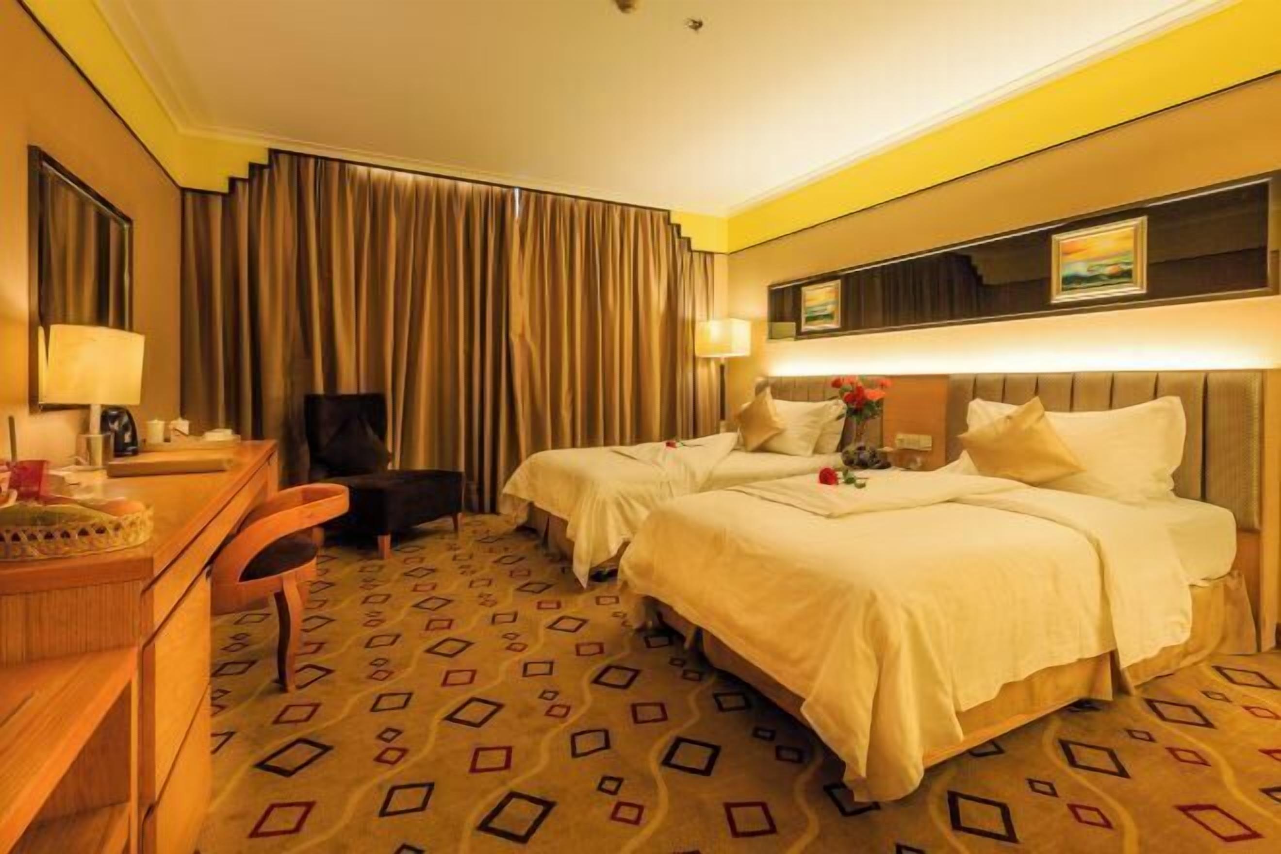 迷你吧、客房内保险箱、办公桌、遮光窗帘