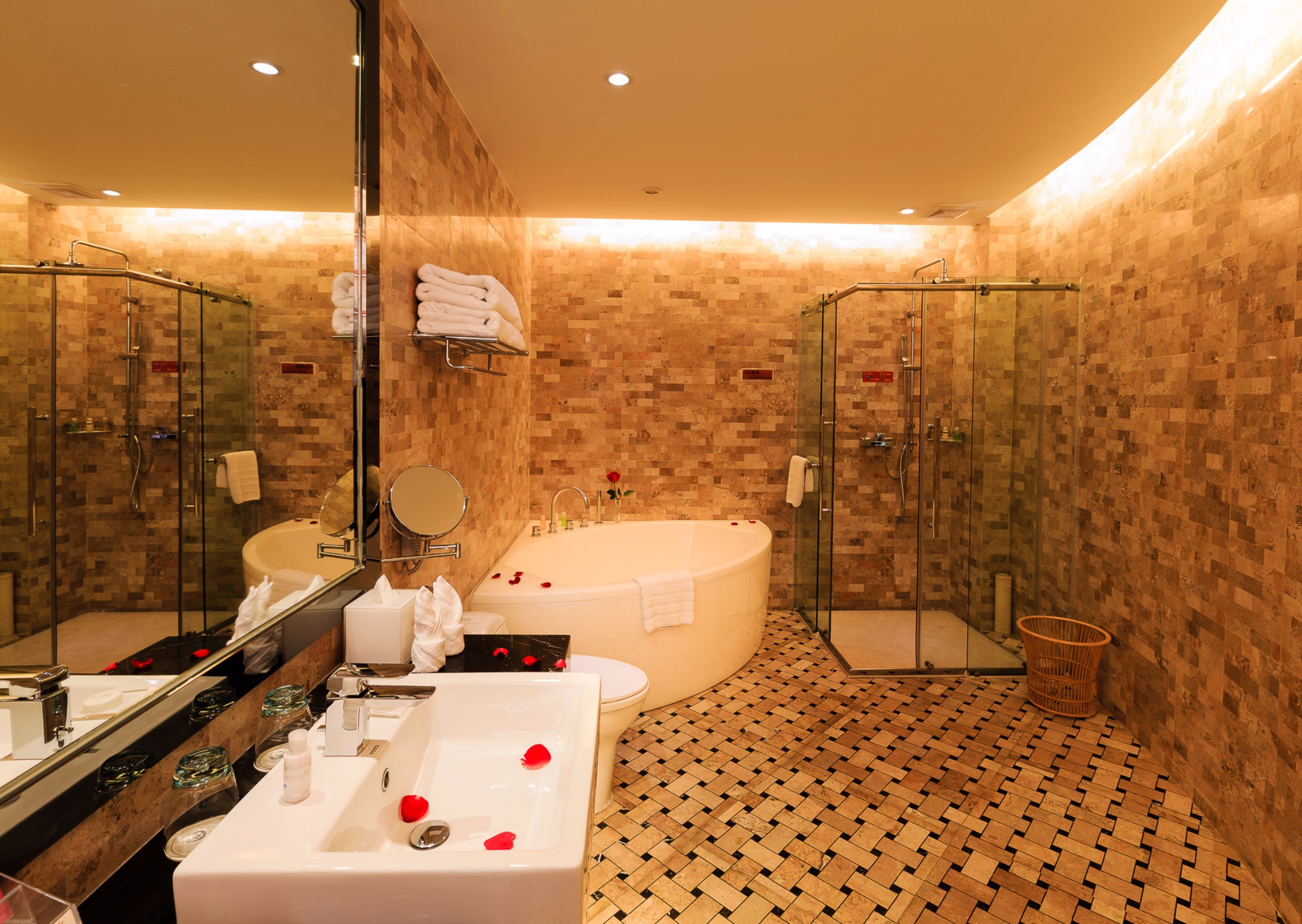 Single Room with Bath | Bathroom | Free toiletries, hair dryer, bathrobes, slippers
