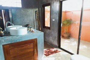 Deluxe Villa, 1 Bedroom | Bathroom | Shower, free toiletries, towels