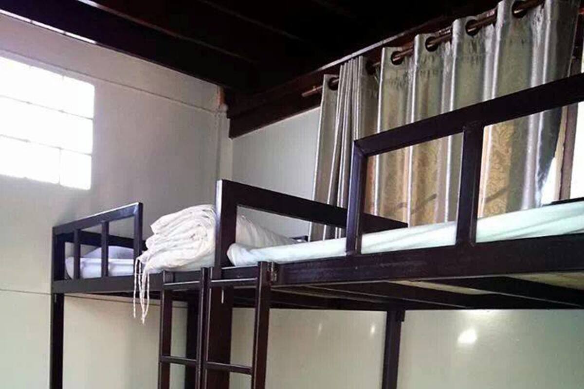Mixed Dormitory Room with Fan | Soundproofing, free WiFi
