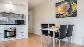 Leilighet, 1 soverom | Spiseområde på rommet