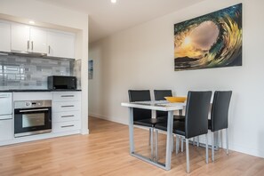 Apartment, 1 Bedroom | In-room dining
