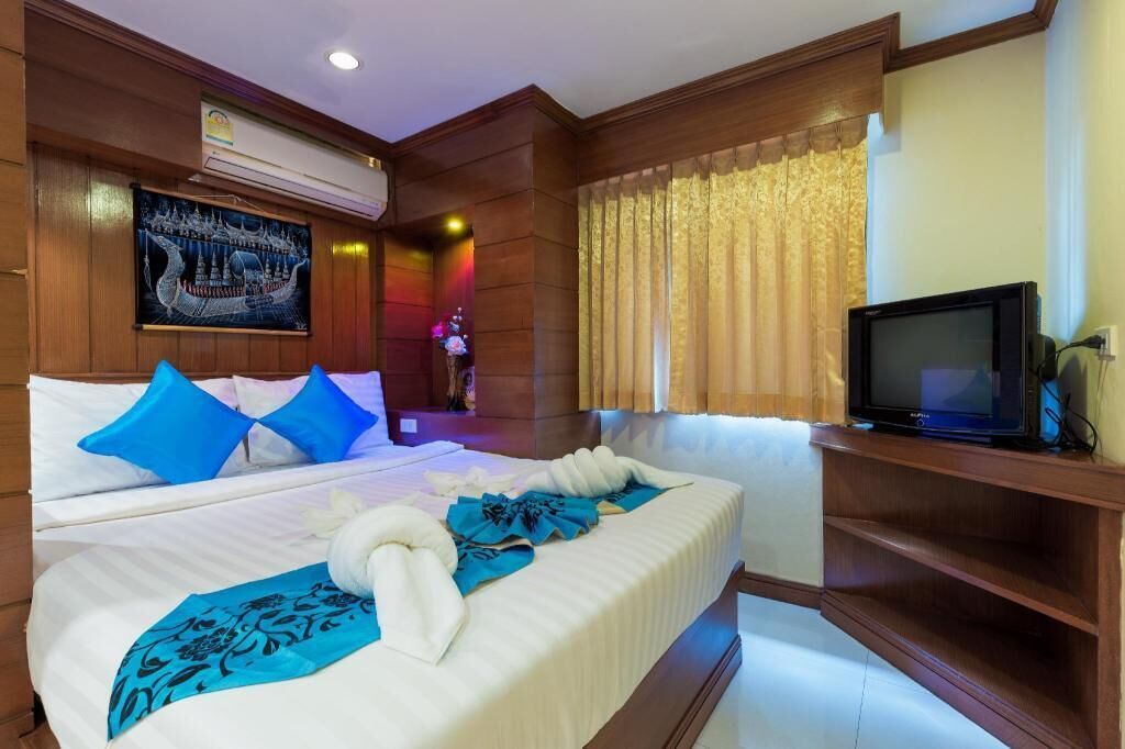 Ropa de cama hipoalergénica, minibar y escritorio 