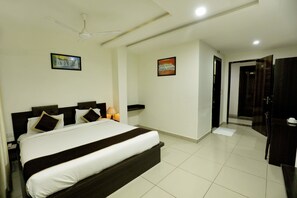 Standard Room, 1 Bedroom | Desk, rollaway beds, free WiFi