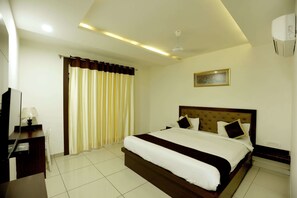 Standard Room, 1 Bedroom | Desk, rollaway beds, free WiFi