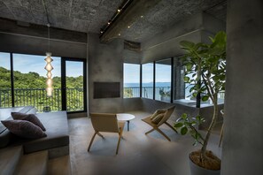 Ocean corner Suite 301 Non Smoking | In-room safe, iron/ironing board, free WiFi