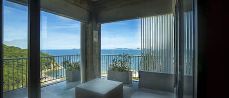 Ocean corner Suite 301 Non Smoking | Terrace/patio
