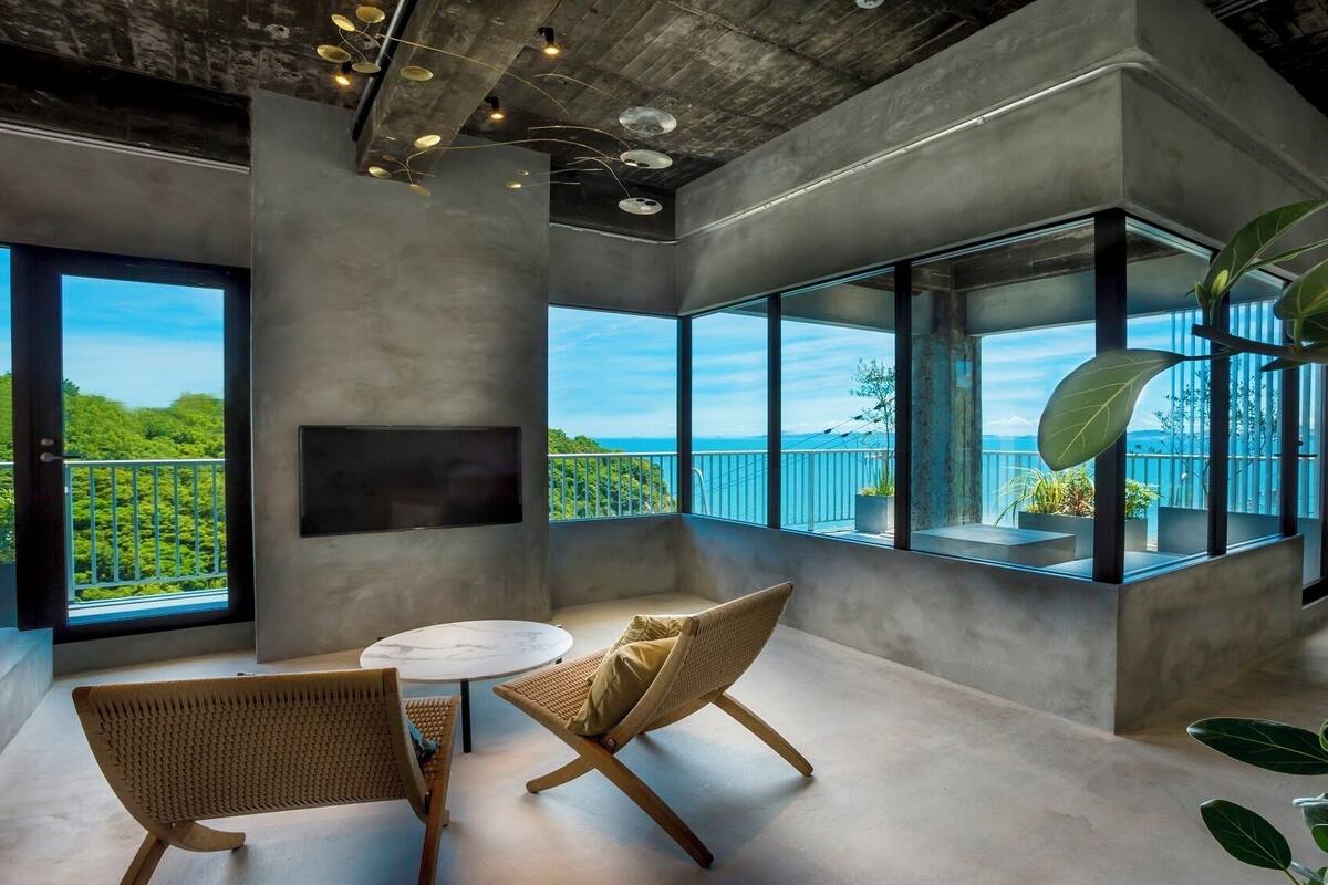 Living area | Flat-screen TV
