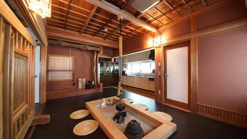 House | In-room dining
