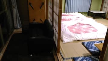 Run of the House, Smoking, Pets Allowed | Desk, blackout drapes, free WiFi, bed sheets