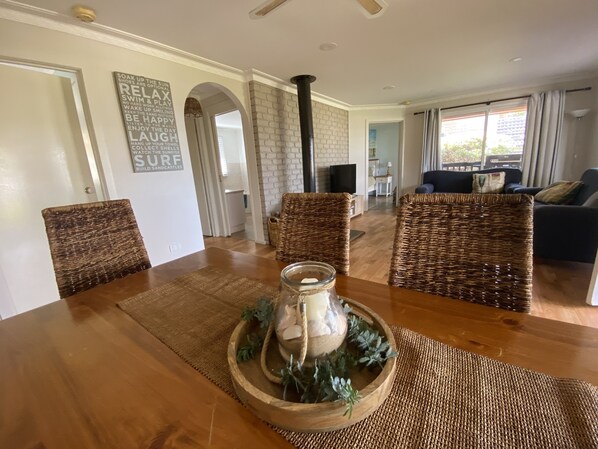 Maison, 3 chambres | Coin séjour