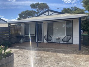 Biệt thự, phù hợp cho người khuyết tật | Hiên