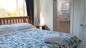 Comfort Apartment, Multiple Beds, Non Smoking, Kitchenette | Individually decorated, individually furnished, iron/ironing board