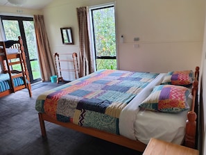 Quadruple Room, Multiple Beds, Non Smoking, Private Bathroom (Room 3) | Individually decorated, individually furnished, iron/ironing board - Purple Hen Country Lodge (Tahawai)