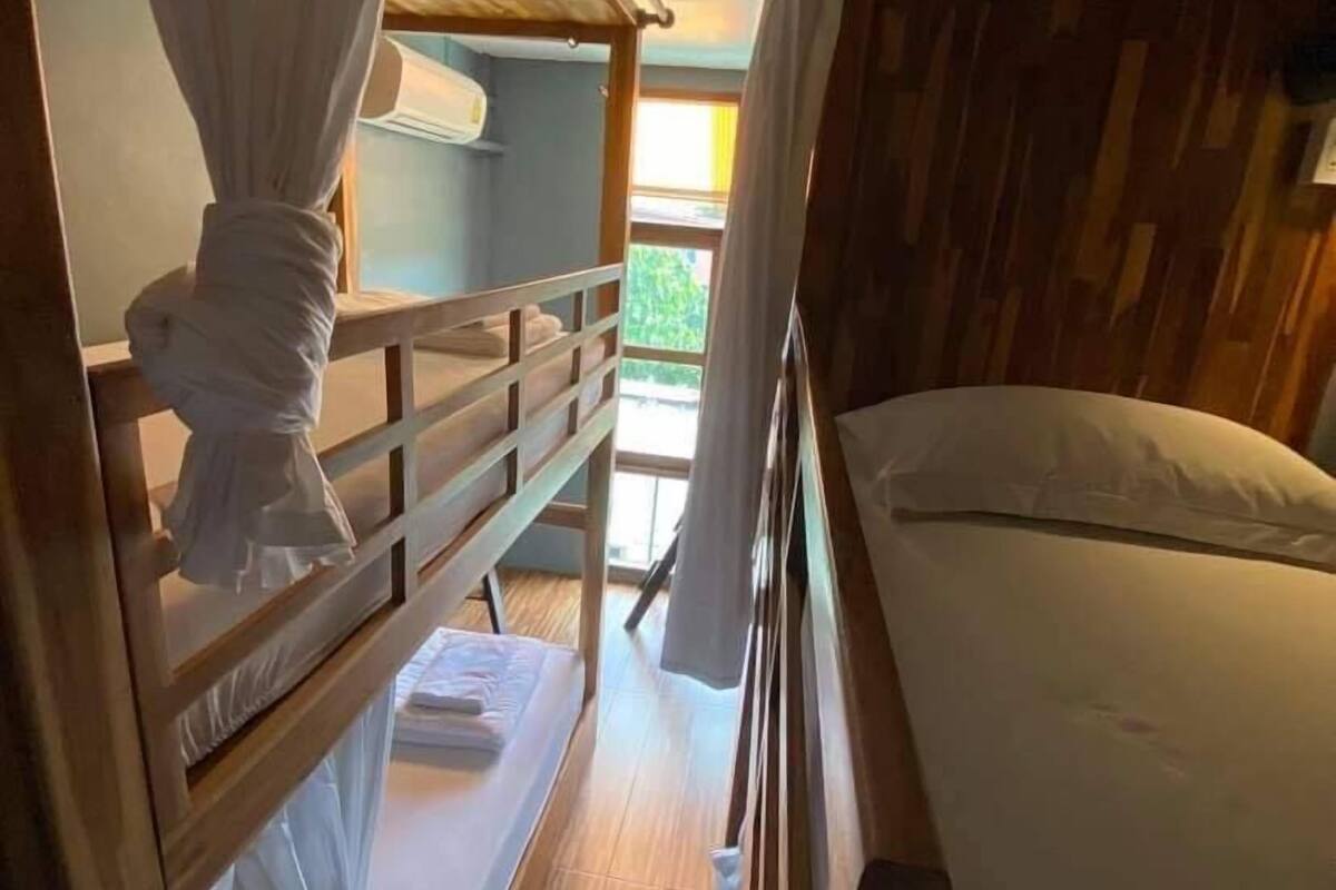 Private bunk 12 beds  | 迷你吧贈品、免費 Wi-Fi