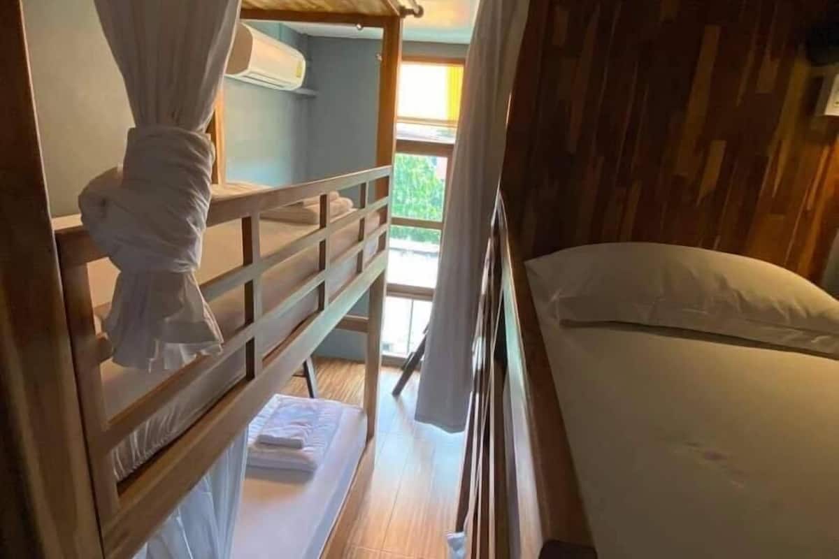 Private bunk 12 beds | Ókeypis drykkir á míníbar, ókeypis þráðlaus nettenging