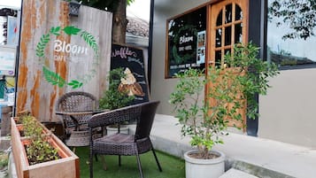 Quầy tiếp tân