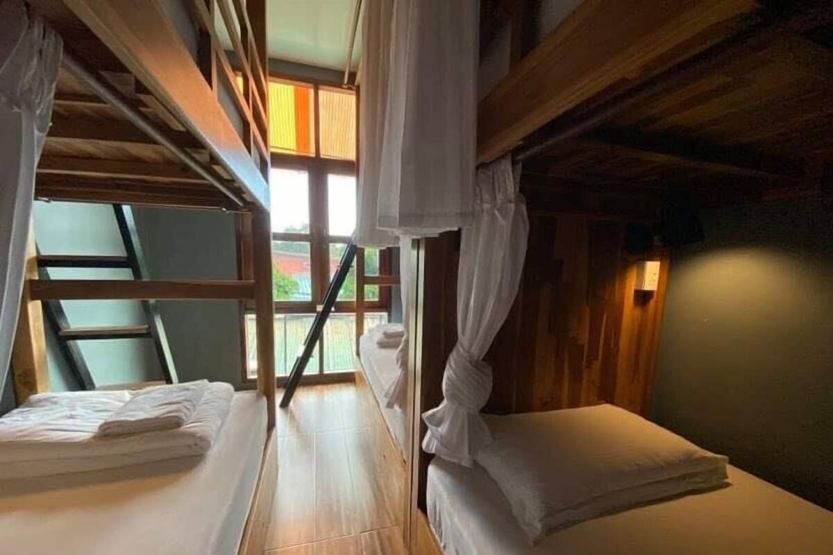 Private Twin Room with Shared Bathroom | 迷你吧贈品、免費 Wi-Fi