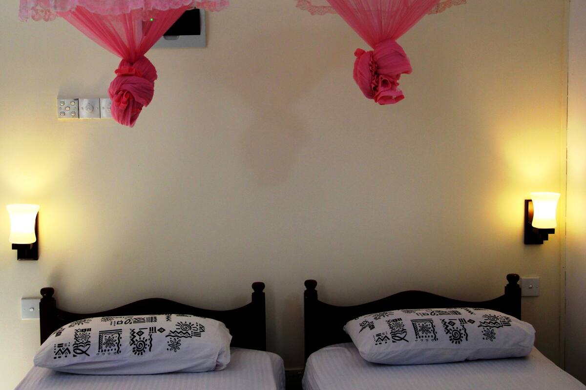 Departamento Deluxe, varias camas | 1 habitación, ropa de cama de alta calidad, escritorio y insonorización