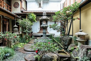 Courtyard - Toshiharu Ryokan (Kyoto)