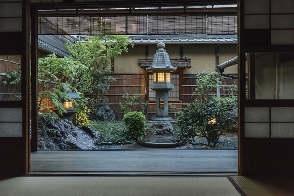 Garden - Toshiharu Ryokan (Kyoto)