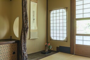 In-room safe, free WiFi - Toshiharu Ryokan (Kyoto)