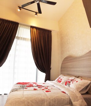 Apartment, 2 Bedrooms | 2 bedrooms, individually decorated, individually furnished, desk