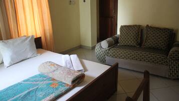 Deluxe Double Room | Iron/ironing board, free WiFi