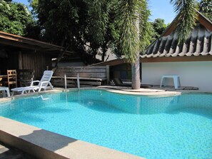 Outdoor pool, sun loungers - XPAI Guesthouse (Pai)