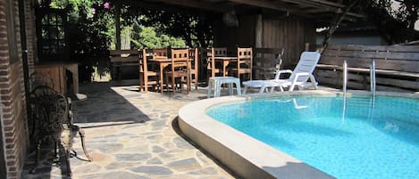 Daily local cuisine breakfast (THB 100 per person)