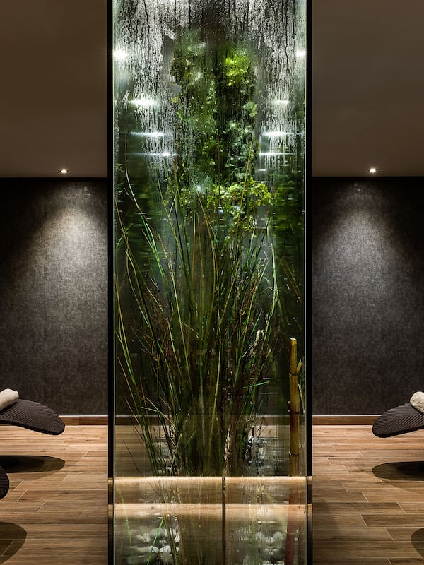 Couples treatment rooms, sauna, steam room, body treatments