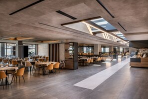 4 restaurants, breakfast, lunch, dinner served; international cuisine - Euphoria Resort - All Inclusive (Platanias)