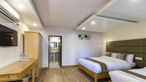 Habitación Deluxe con 1 cama doble o 2 individuales | 1 dormitorio, ropa de cama de alta calidad, escritorio