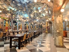 供应早餐、午餐和晚餐，印尼菜