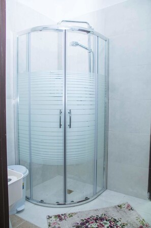 Villa, 4 Bedrooms | Bathroom shower