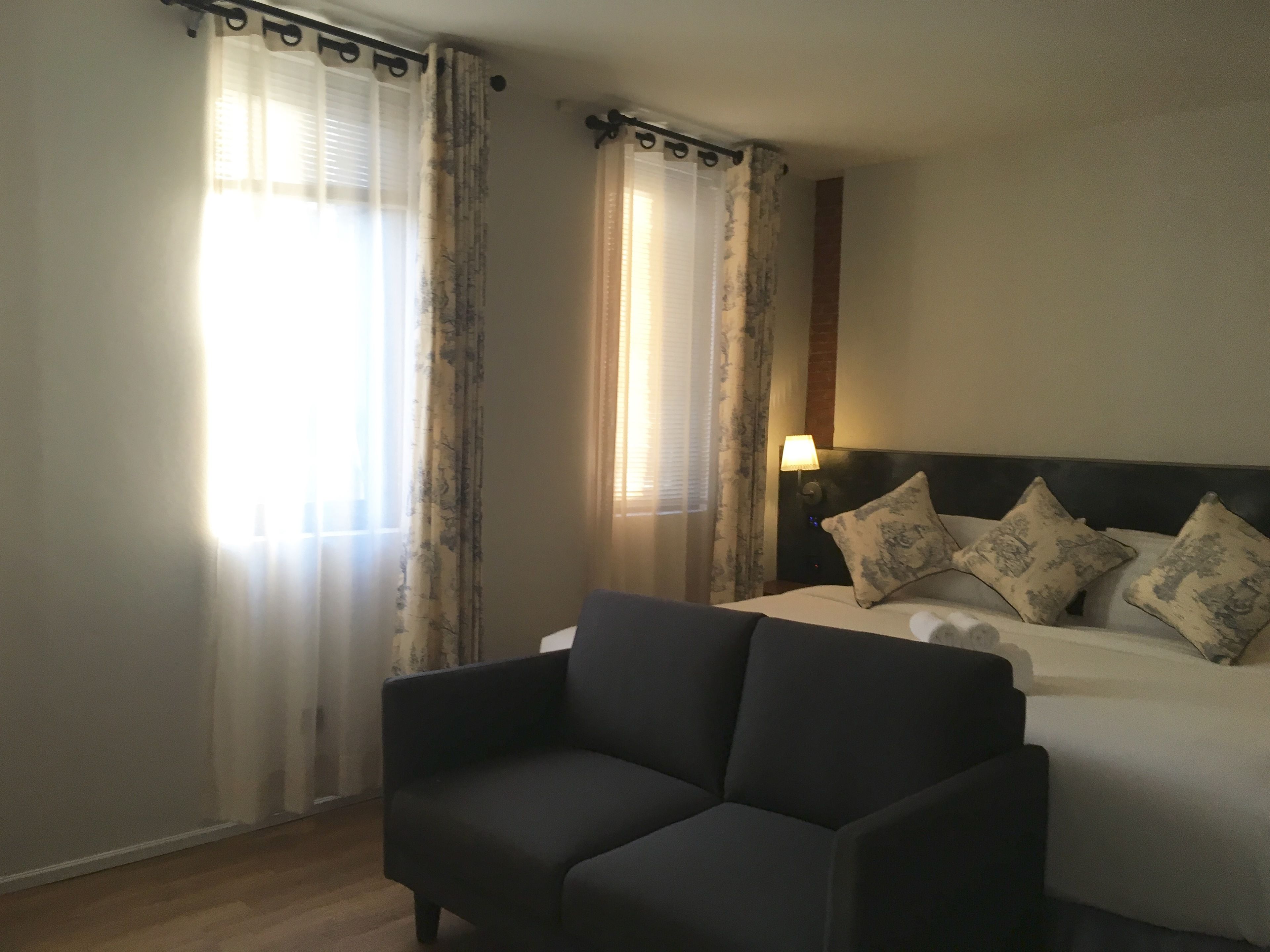 deluxe double or twin room, non smoking | 1 bedroom, premium bedding, pillow-top beds, free minibar