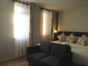 Habitación Deluxe con 1 cama matrimonial o 2 individuales, para no fumadores | Ropa de cama de alta calidad y camas con pillow-top 