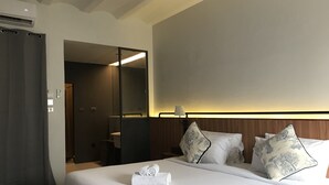Dobbelt- eller tomannsrom – deluxe, ikke-røyk | Sengetøy av topp kvalitet, senger med overmadrass og minibar (inkludert)