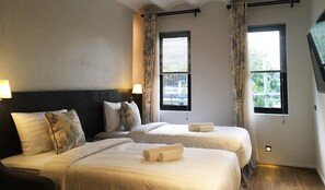 Premium bedding, pillow-top beds, free minibar, blackout curtains - Hotel Noir (Chiang Mai)