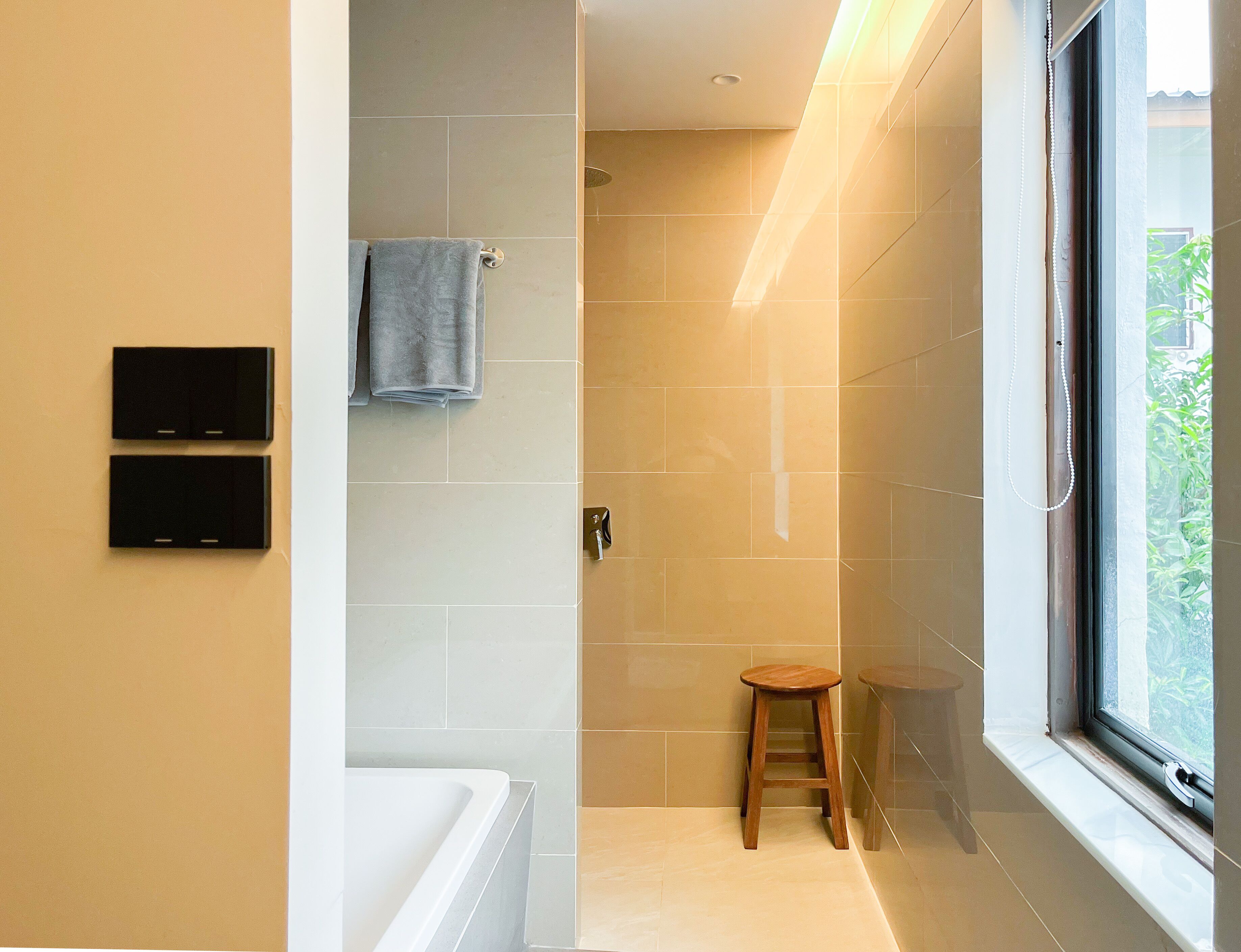 design suite, non smoking | bathroom | free toiletries, hair dryer, slippers, towels