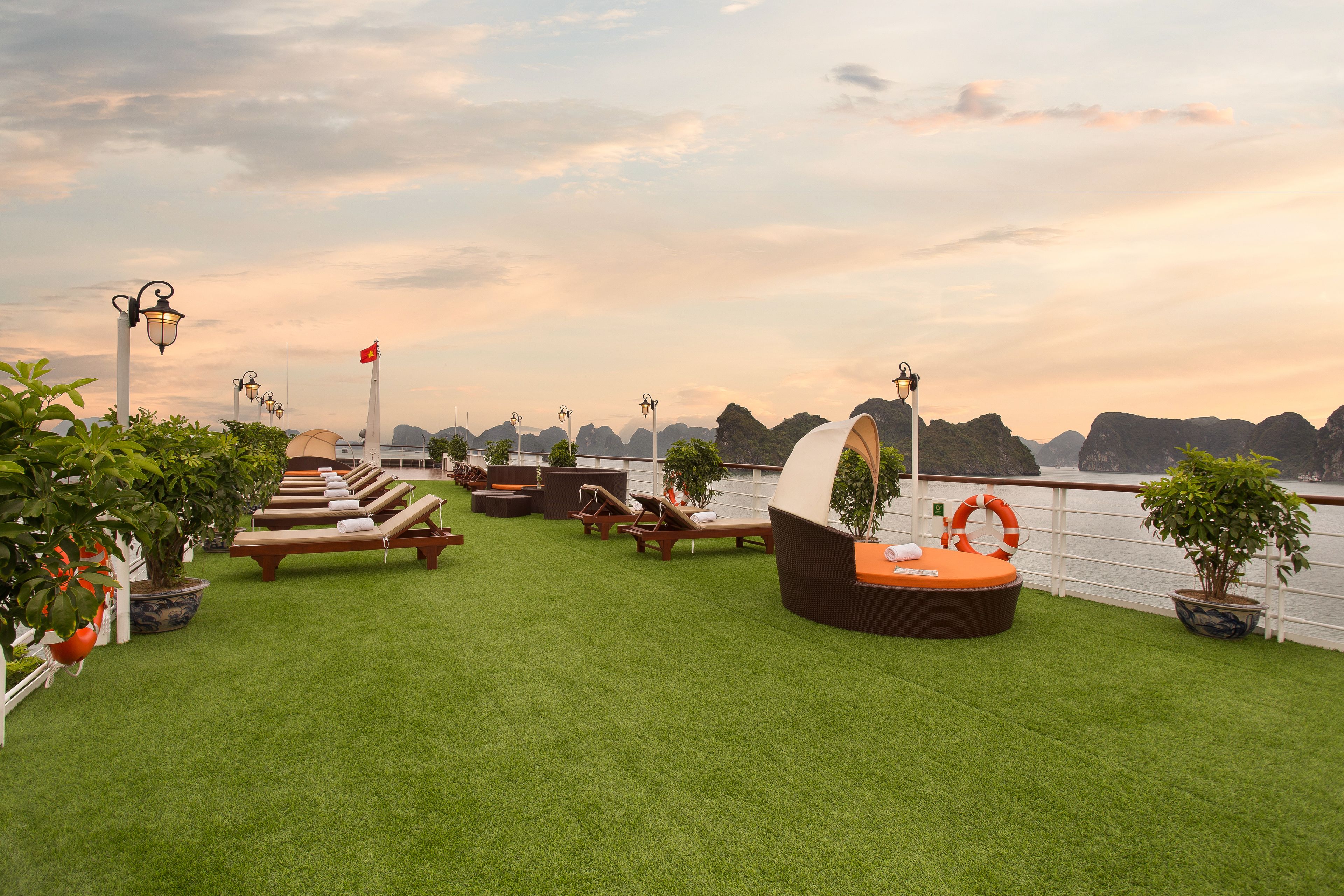 På stranden, badehåndklæder, kajakroning, roning/kanosejlads