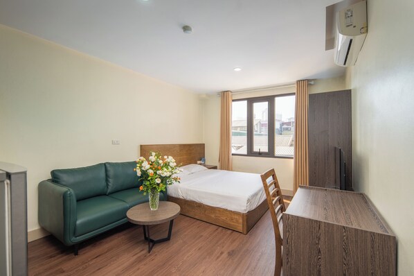 Deluxe Studio | In-room safe, desk, soundproofing, free WiFi