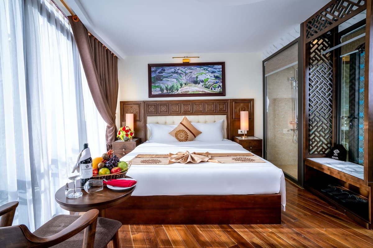Deluxe Double or Twin Room | 1 bedroom, minibar, in-room safe, laptop workspace