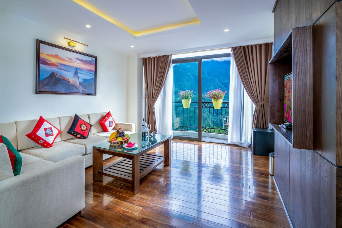 Suite | 1 bedroom, minibar, in-room safe, laptop workspace