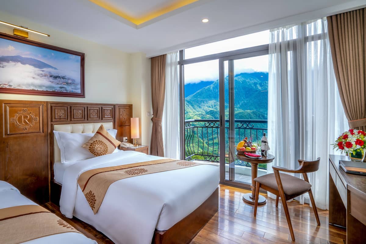 Executive Room | 1 bedroom, minibar, in-room safe, laptop workspace