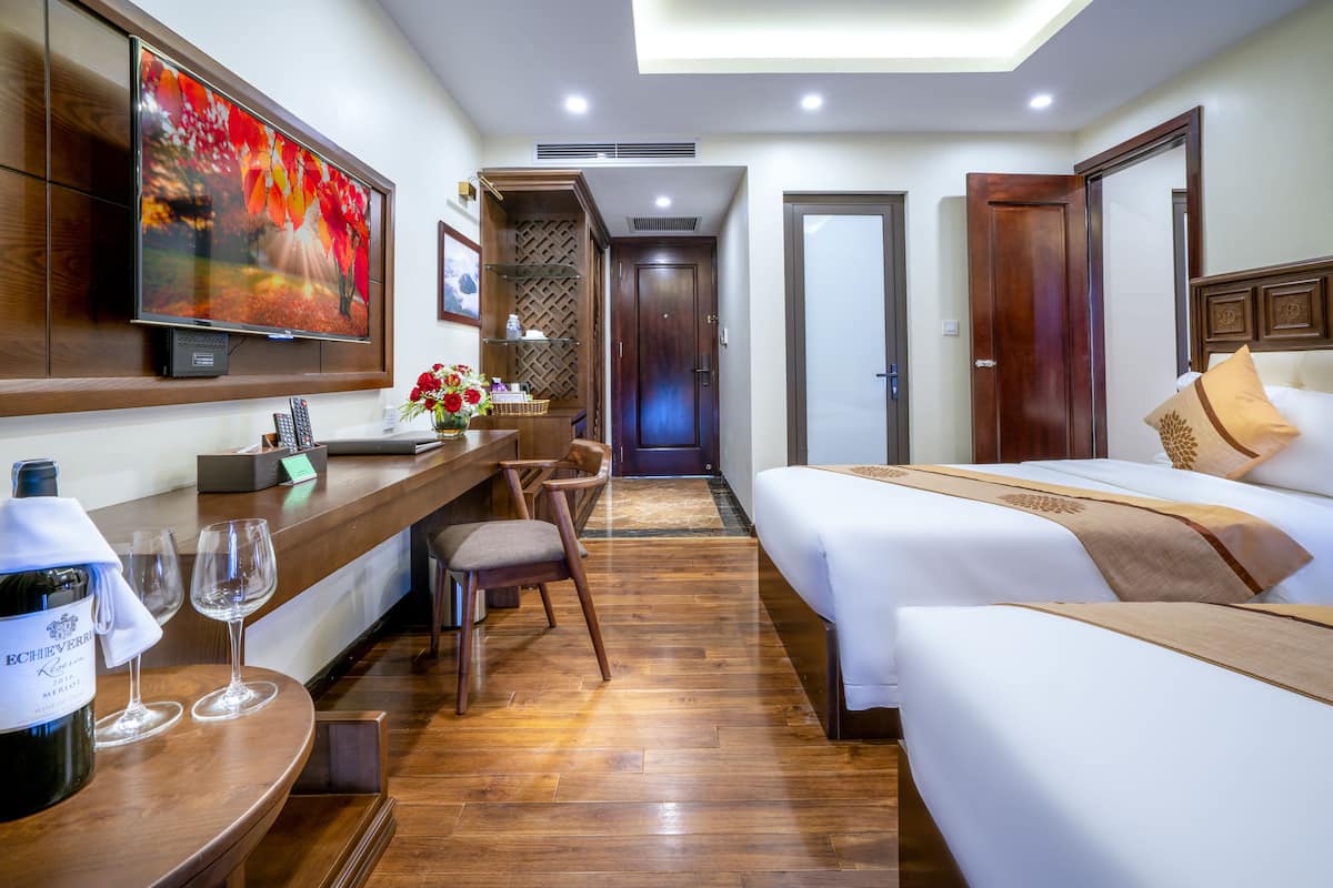Family Suite | 1 bedroom, minibar, in-room safe, laptop workspace